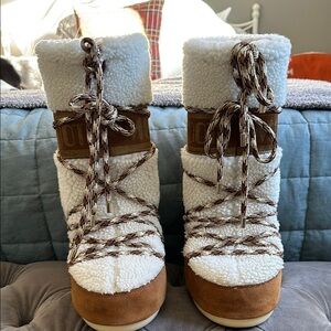 Stylish White and Brown Winter Boots with Cozy Upper and Thick Sole